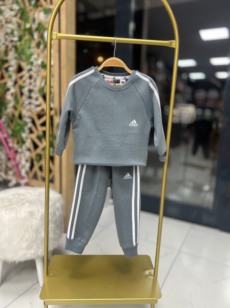 1-6 yaş aralığı içi hafif şardonlu gri adidas takım